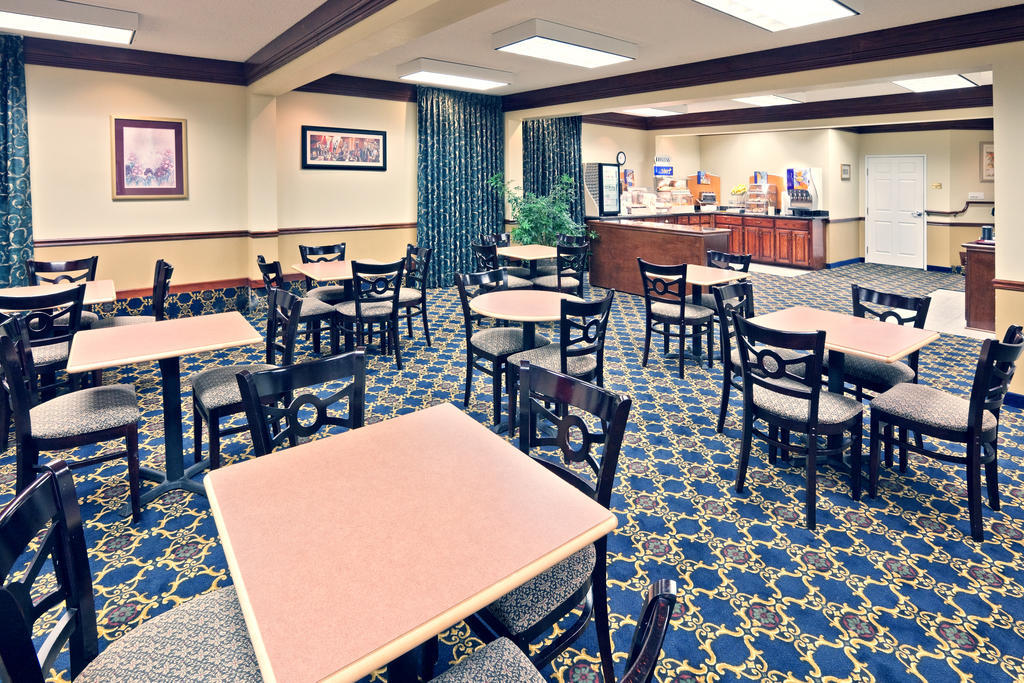 Days Inn & Suites By Wyndham Tahlequah Ресторан фото